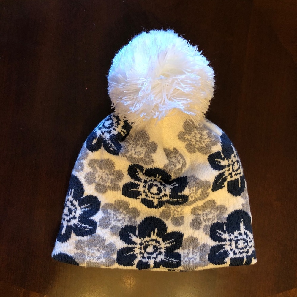 3/$15 NWT Kids chaos hat toque Pom Pom